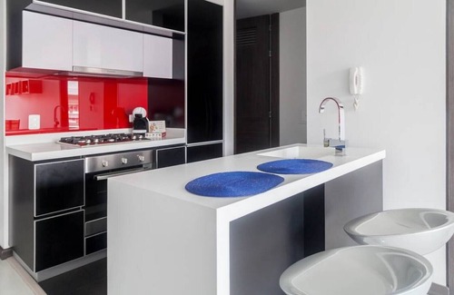 Suba House | Modern, cozy, Gym/close to Parks and Commerce