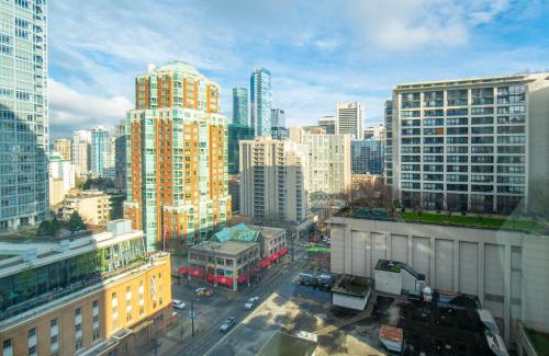 Downtown Vancouver Apartment | Modern & Cozy Home in the Heart of Downtown Vancouver