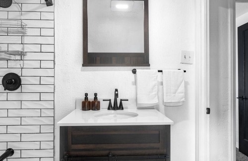 Wilkinsburg House | Modern Cozy House 3 Bedroom with Gameroom