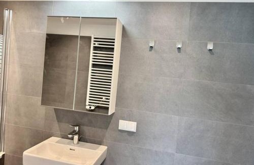 Donaustadt Apartment | Modern Danube Apartment with Balcony & Free Parking