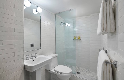 Dupont Circle Hotel | Modern DC Stay Near Dupont Circle | Pets are Allowed