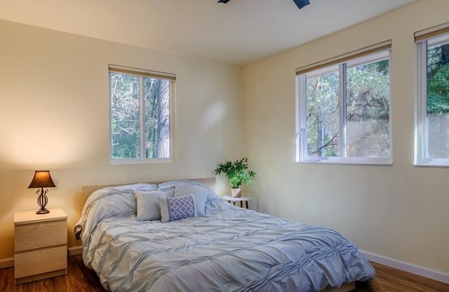 Cedar Ridge House | Modern Detached Newly Built Guest House