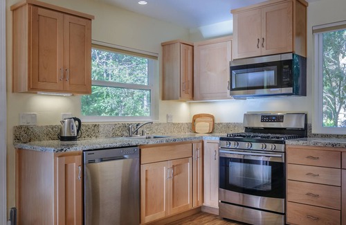 Cedar Ridge House | Modern Detached Newly Built Guest House