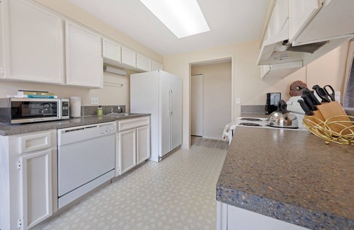 Beaverton House | Modern, dog-friendly home with ideal location for work or pleasure