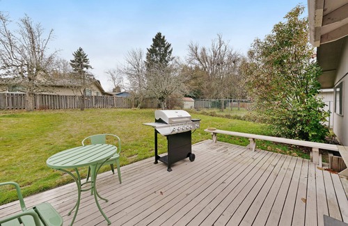 Beaverton House | Modern, dog-friendly home with ideal location for work or pleasure