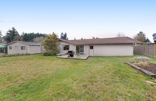 Beaverton House | Modern, dog-friendly home with ideal location for work or pleasure