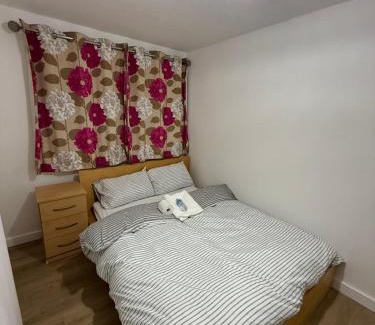 Dartford House | Modern double bed - Central Dartford