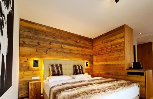 Oberstaufen Apartment | Modern double room with hotel connection in the center of Oberstaufen