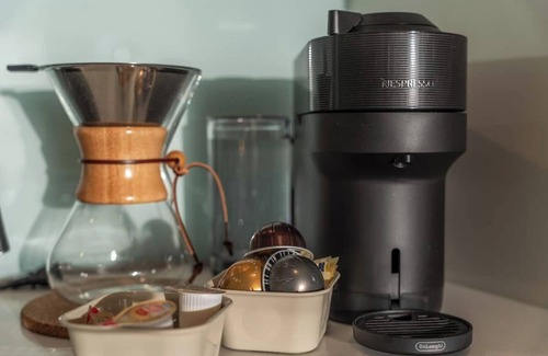 Victoria Park Condo | Modern Downtown Condo in Calgary's Tallest Residential Bldg! - Free Parking - AC