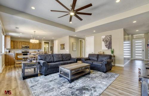 Kanab House | Modern Downtown Indoor Pool Hot Tub Views