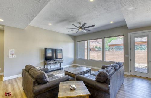 Kanab House | Modern Downtown Indoor Pool Hot Tub Views