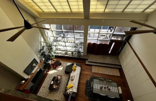 Downtown Lincoln Apartment | Modern Downtown Stay