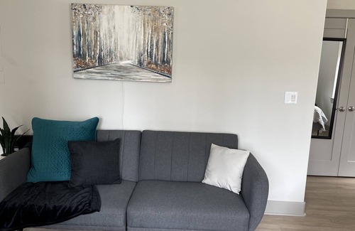 Inner Harbor Apartment | Modern Downtown Studio Apartment with Rooftop Pool