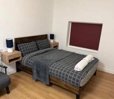 Bow House | Modern East London Apartment with Private Studio & Guest Rooms-Near Bow, Victoria Park