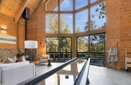 Idyllwild House | Modern elegant cabin with cozy charm, Hot tub on 1 Acre of land