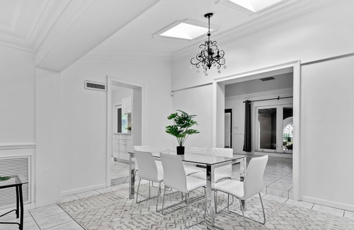 The Roads House | Modern & Elegant 7BD House in Brickell w/ Jacuzzi