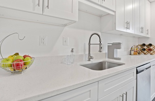 Stafford House | Modern, Elegant & Artsy 3bed 3 bath Townhome like New!