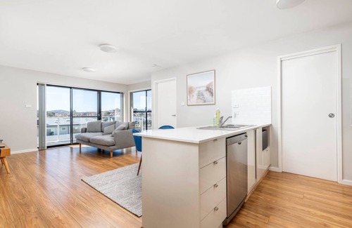 Greenway Apartment | Modern Escape with Lake and Mountain Views