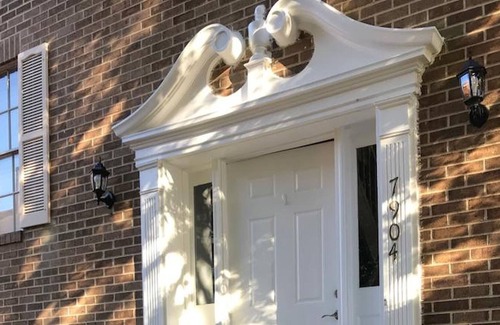 Hybla Valley House | Modern Executive Master Bedroom