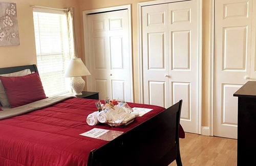 Hybla Valley House | Modern Executive Master Bedroom