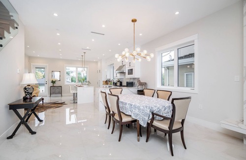 Arbutus Ridge House | Modern family friendly duplex minutes from downtown, airport, UBC, free parking.