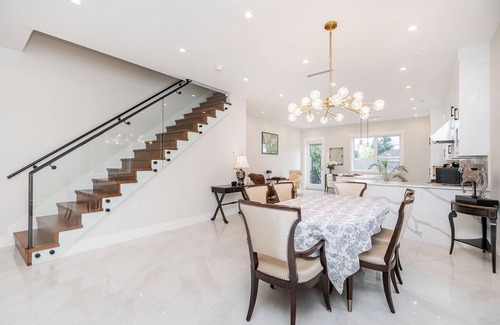 Arbutus Ridge House | Modern family friendly duplex minutes from downtown, airport, UBC, free parking.