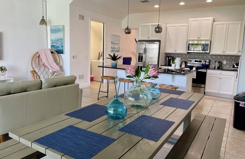 Davenport House | Modern Family Retreat - 15 Min from Disney with Private Pool!