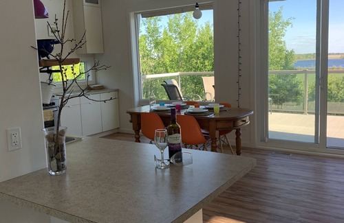 Markerville Ski Chalet | Modern family-sized chalet at private lake