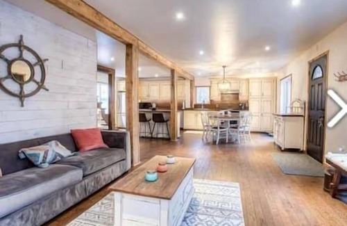 Bellefeuille House | Modern Farmhouse Cozy Chalet + Private Spa