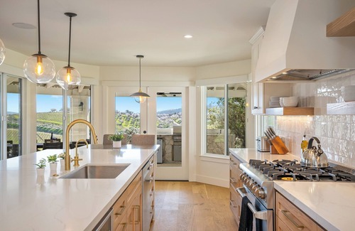 Paso Robles House | Modern Farmhouse & Guest House w/Pool & Vineyard Views!