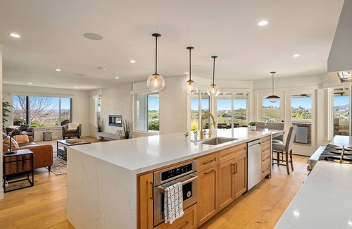 Paso Robles House | Modern Farmhouse & Guest House w/Pool & Vineyard Views!