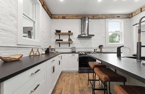 Ashville House | Modern Farmhouse just 30 minutes from Nationally ranked hiking!