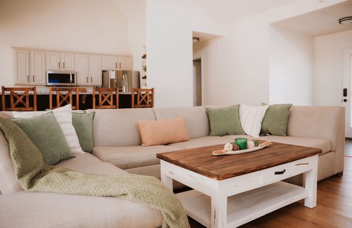Houston County House | Modern Farmhouse Retreat Mid-Term Stay Pet Friendly