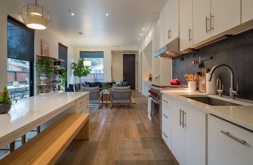 Bouldin House | Modern Farmhouse + Walk to SOCO - Marfa Modern!