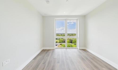 Eltham West Apartment | Modern Flat - 10 mins from O2 Arena