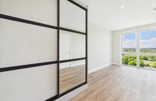 Eltham West Apartment | Modern Flat - 10 mins from O2 Arena