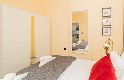 Avsallar Apartment | Modern Flat with Shared Pool and Balcony in Alanya