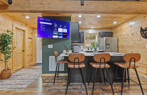 Campton Cabin | Modern Forest Cabin w/Hot Tub, Sauna & Firepit near Natural Bridge SP + RRG!