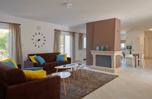 Stari Grad Villa | Modern four-bedroom Villa Nella with private pool and beautiful sea view