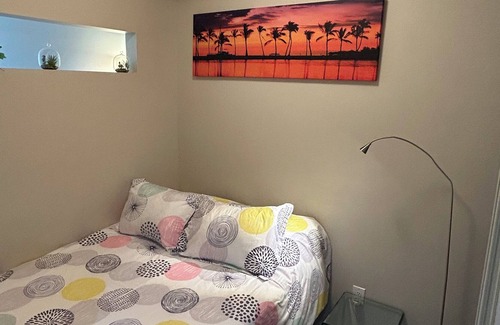 Kelowna Central Business District Condo | Modern fully equiped 2 Bedroom downtown free underground parking