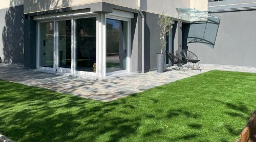 Passarona Apartment | Modern Garden Apartment - City & Mountain View