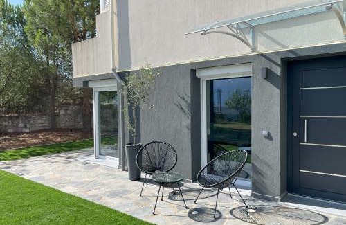 Passarona Apartment | Modern Garden Apartment - City & Mountain View