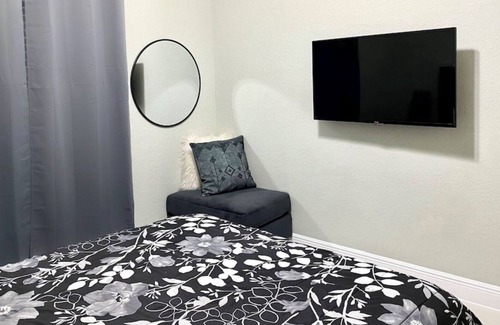 Flagler Village House | "Modern Gem: 3BR 2BA Haven with Parking, Moments from Beach & Downtown Delights"