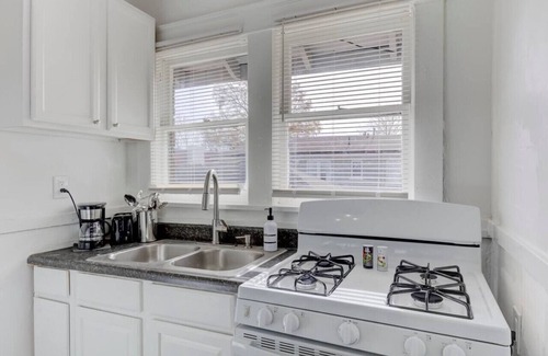 Cooper-Young Historic District Apartment | Modern Gem in Cooper-Young: Remodeled Haven