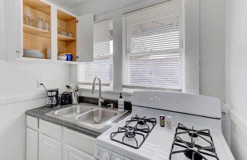 Cooper-Young Historic District Apartment | Modern Gem in Cooper-Young: Remodeled Haven