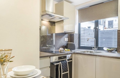 Windsor City Centre Apartment | Modern Ground Floor Studio Apartment | Town Centre
