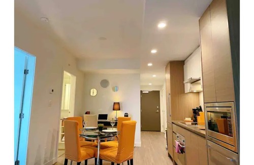 Surrey Condo | *Modern Highrise Apt* w/parkin+ skytrain + wifi