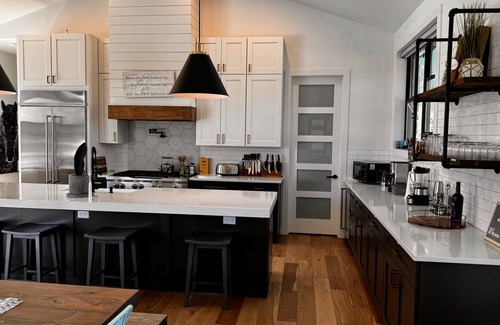 Travis Settlement House | Modern Hill Country Ranch on Acreage. Sleeps 10+ Pets welcome