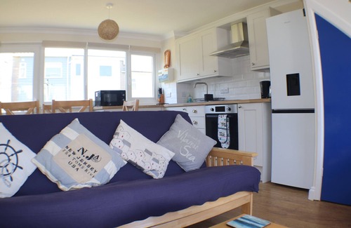 Pembroke Ski Chalet | Modern Holiday Home a Few Minutes Walk from Beautiful Beach.