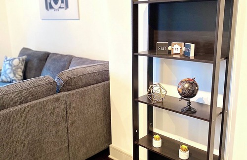 Glendale Apartment | Modern Hollywood Hideaway - Steps from Walk of Fame!